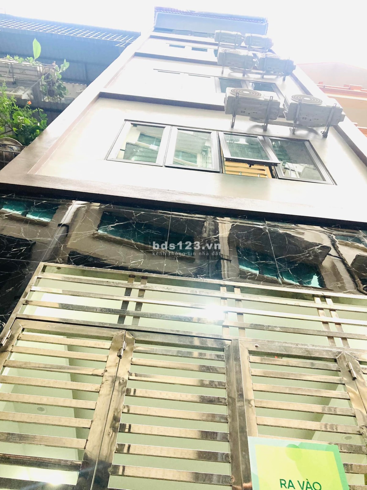 Tòa nhà chung cư mini 68m2, 12 phòng cho thuê full dòng tiền 60 triệu tại đường Láng chỉ 8.7 tỷ