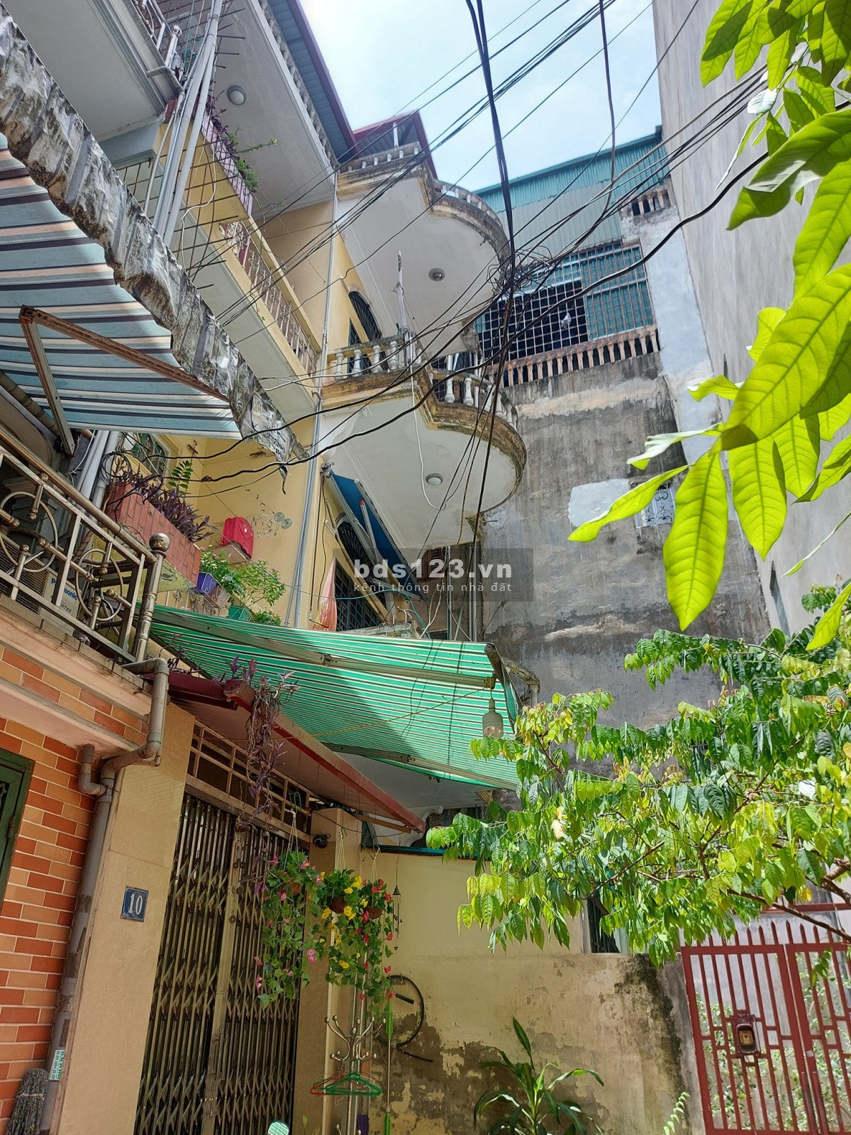 Cần bán nhà 3 tầng đúc diện tích rộng ngõ to giá bán 6,3 tỷ đồng TL