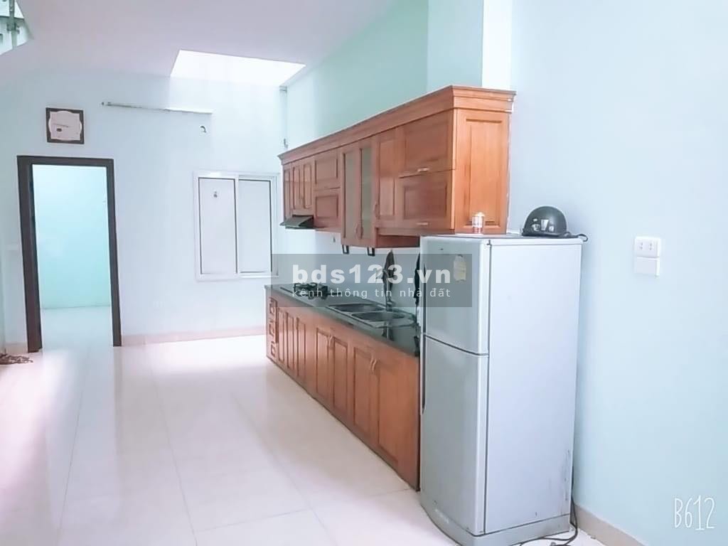 Cho thuê nhà 4 tầng ngõ ô tô phố Âu Cơ Quận Tây Hồ chỉ 15 triệu/tháng