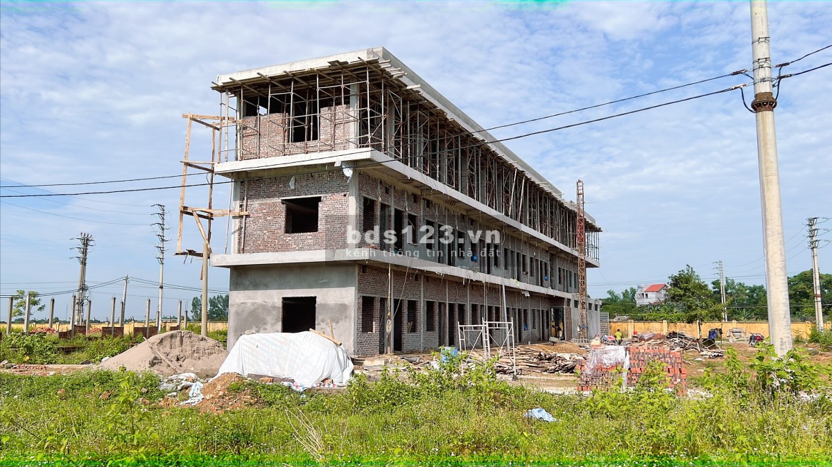 Bán gấp, 100m đất tái định cư vị trí vàng, vỉa hè đá bóng, kd sầm uất, xây thuê trọ, 18 triệu/m2