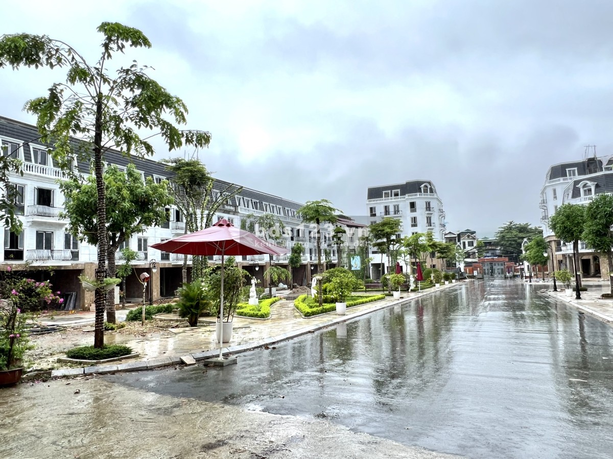 Bán shophouse giá chỉ 1.3 tỷ nhận kinh doanh ngay trung tâm khu phố thương mại