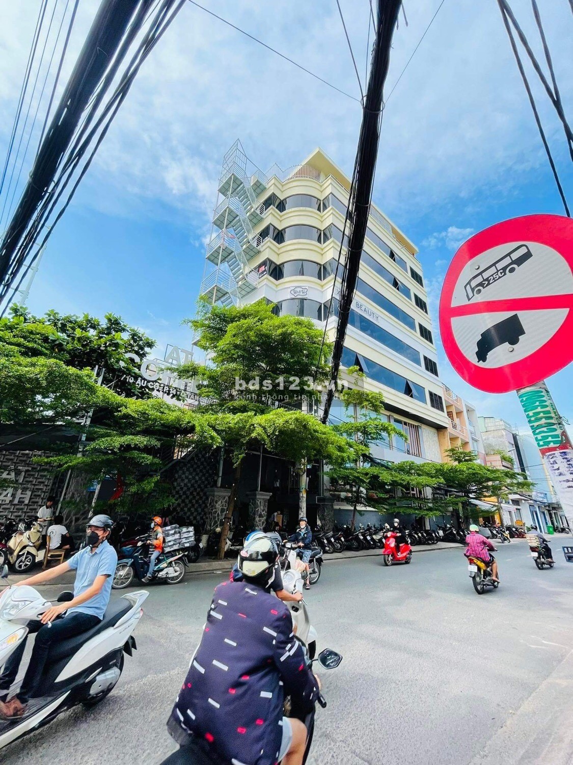 Bán nhà mặt tiền Thoại Ngọc Hầu, Tân Phú,191.1m2,góc 2 mặt tiền,giá siêu rẻ 25tỷ - 0902568276