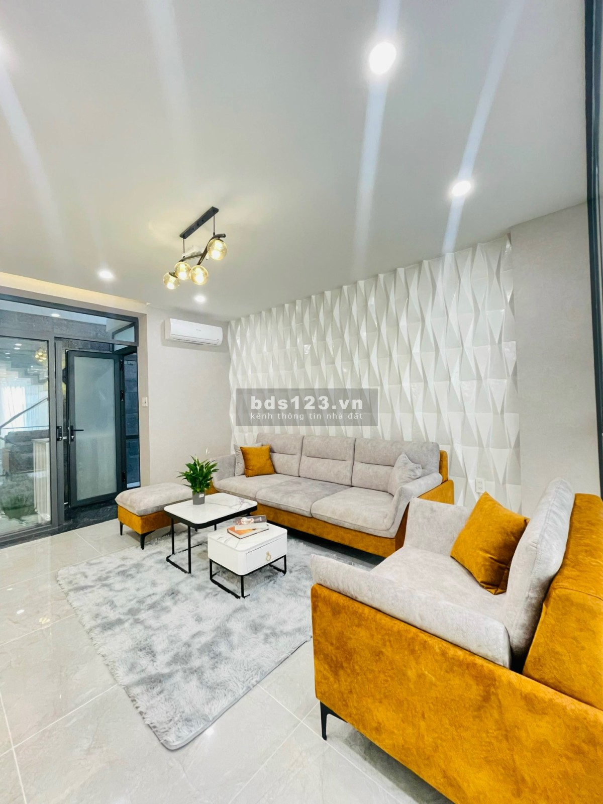 Bán nhà phố liền kề Phường 12, Quận Gò Vấp, Hồ Chí Minh khu dân cư đông đúc