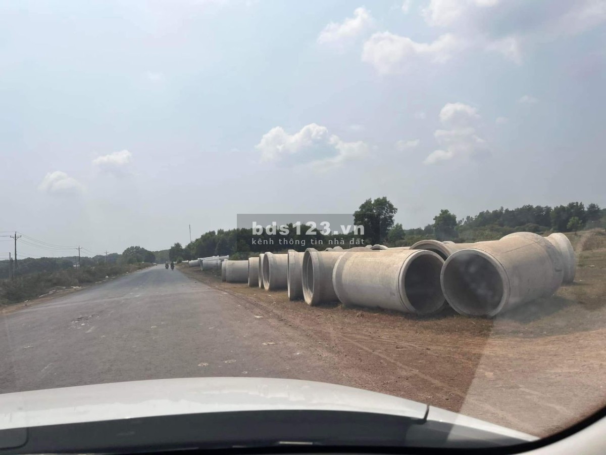 100m2 Đất nền thổ cư, sổ sẵn đối diện khu công nghiêp, gần chợ , trường THPT Nguyễn Huệ