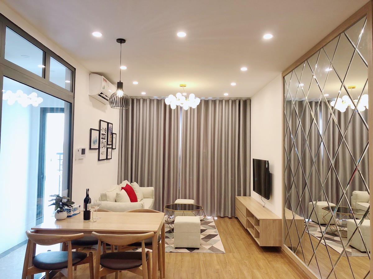 Chính chủ bán gấp căn hộ 2 phòng ngủ nội thất đẹp Emerala Mỹ Đình, có Slot ô tô