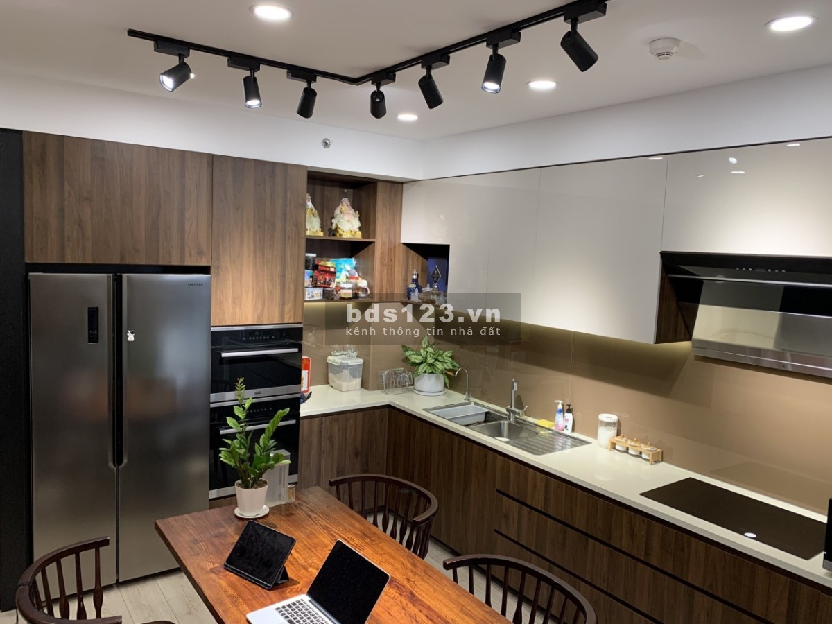 Chính chủ kí gửi bán căn 2PN 76m2 view nội khu siêu đẹp, full nội thất cao cấp giá 4,65 tỷ bao hết