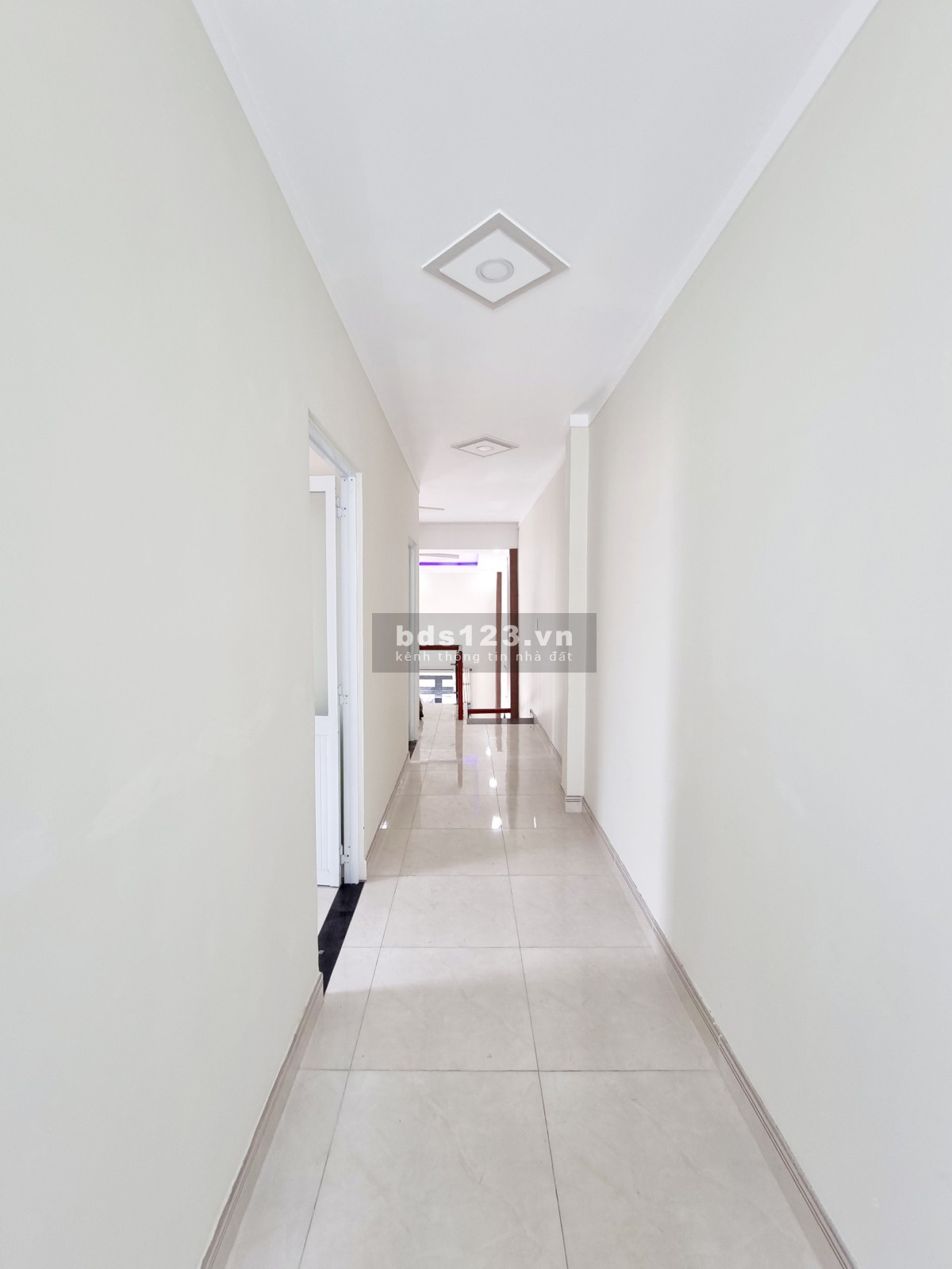 Cần bán căn góc ngay chợ Quang Thắng 1 trệt, 1 lầu sổ hồng riêng giá 2.599 tủ, dt 110m2, hỗ trợ vay