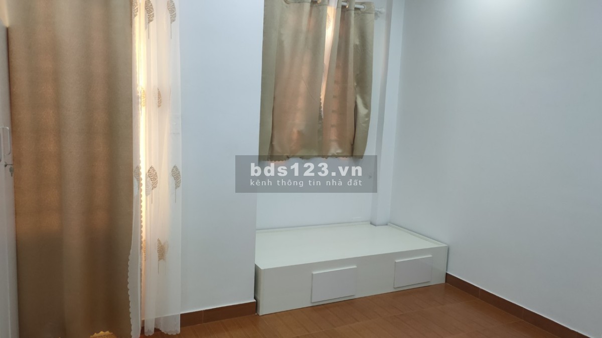Cho thuê nhà nguyên căn có nội thất ngay bốn xã khu sầm uất, liên hệ 0368006228