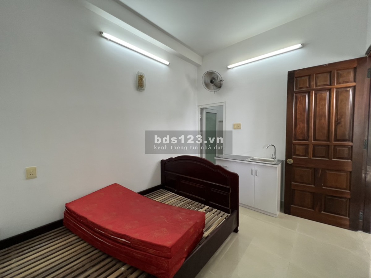 Trọ sẵn nội thất cơ bản ngay Cách Mạng Tháng 8 gần cv Lê Thị Riêng Quận 10