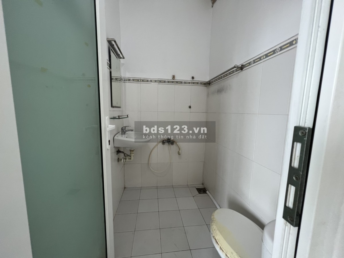 Trọ sẵn nội thất cơ bản ngay Cách Mạng Tháng 8 gần cv Lê Thị Riêng Quận 10