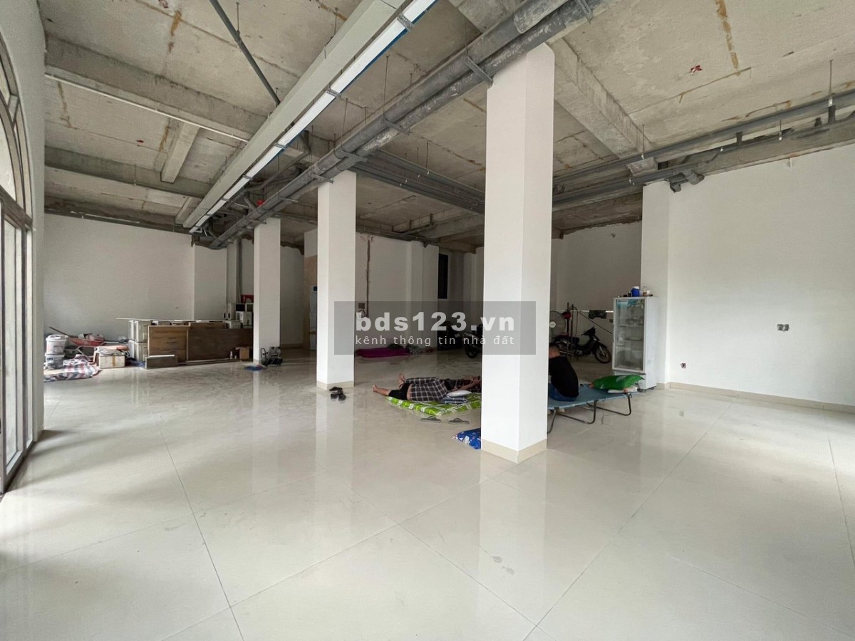 Cho thuê mặt bằng lớn khu căn hộ vị trí cực đẹp 2 mặt tiền Quận 7 lh 0826683528