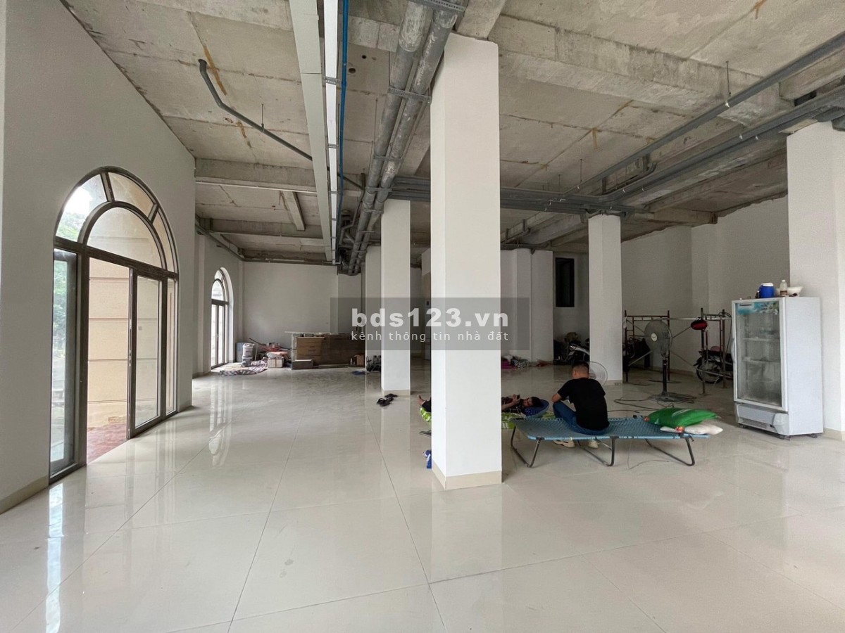 Cho thuê mặt bằng lớn khu căn hộ vị trí cực đẹp 2 mặt tiền Quận 7 lh 0826683528