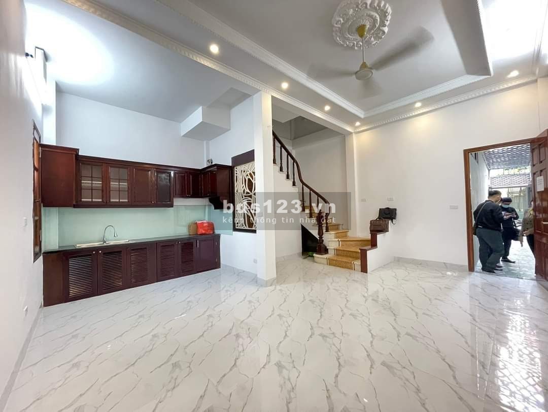 Nhà PL khu vực cực hiếm thông thoáng trước sau ô tô đỗ cổng nhà mới 100%