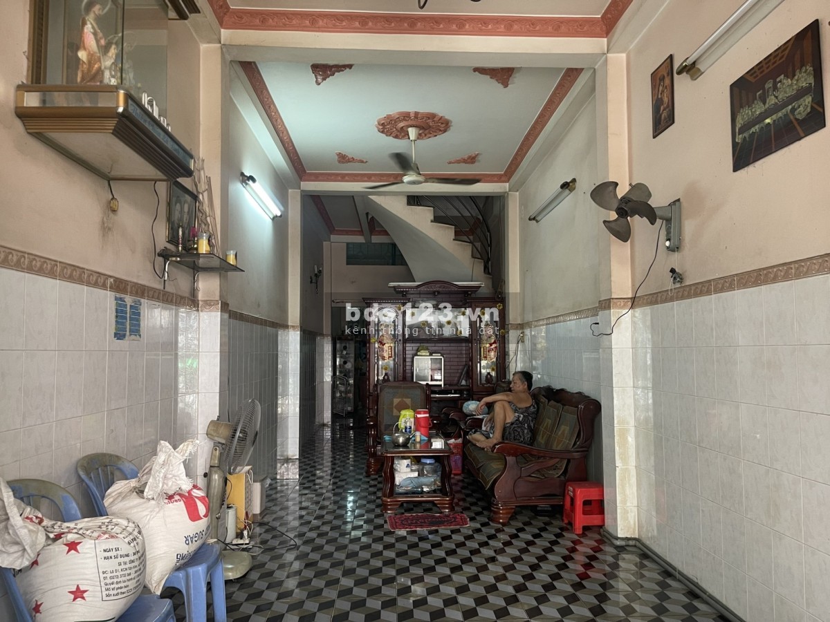 Nhà Phạm Văn Chiêu diện tích sử dụng 61m², nhà đẹp ở ngay có sổ hồng riêng