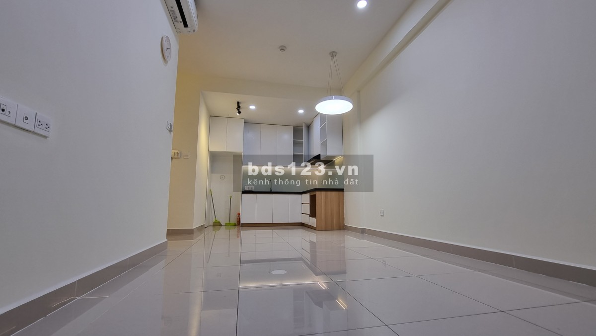 Tin Thật 100% cần bán gấp căn 2PN -74m2, view đẹp(view hồ bơi) tầng trung, 4.050 tỷ. LH: 0902691920
