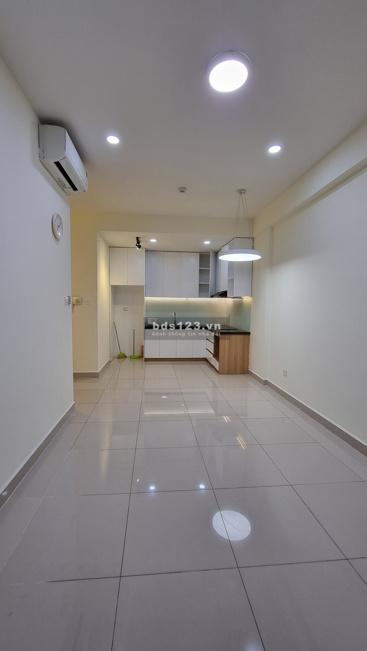 Tin Thật 100% cần bán gấp căn 2PN -74m2, view đẹp(view hồ bơi) tầng trung, 4.050 tỷ. LH: 0902691920