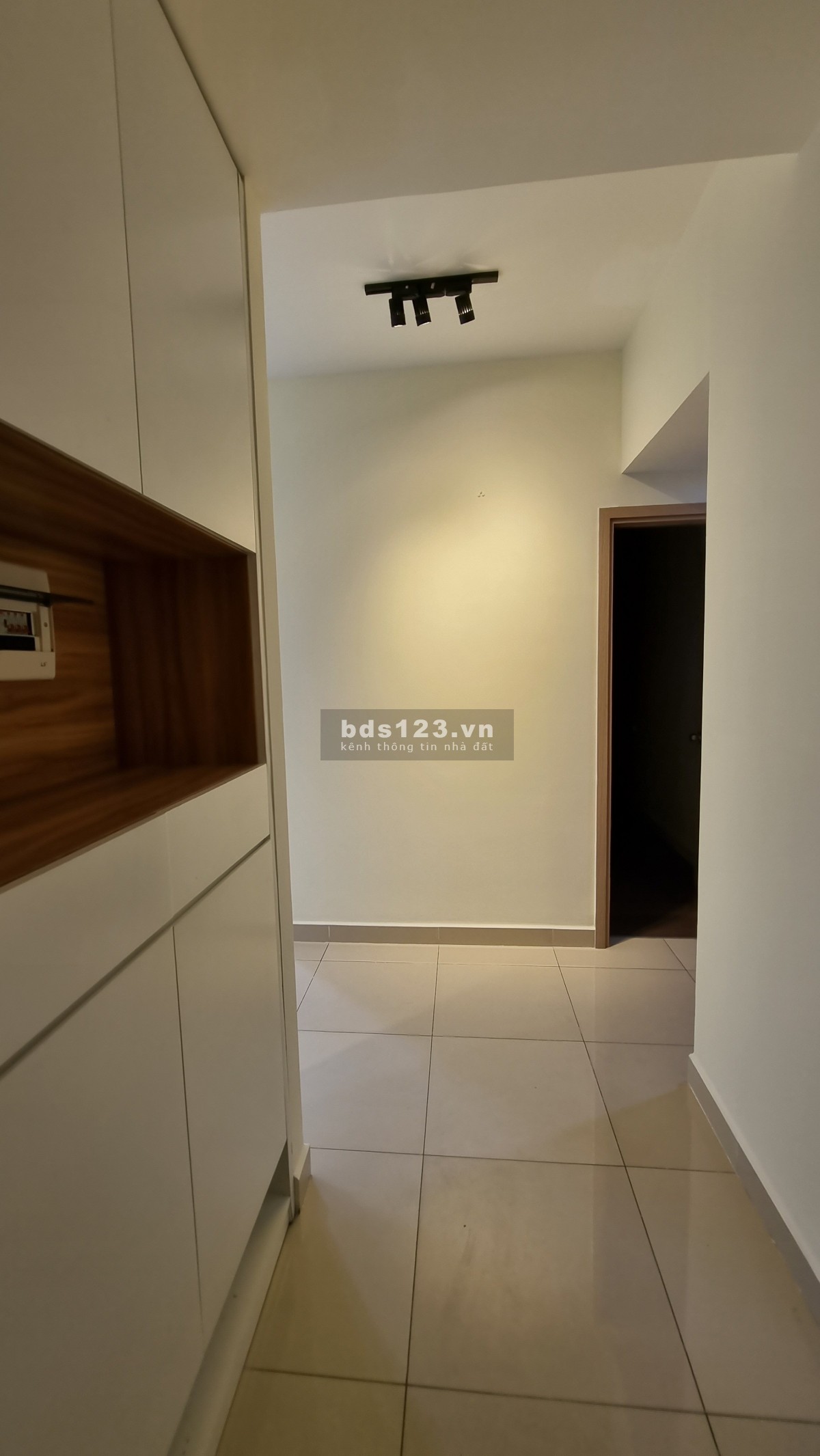 Tin Thật 100% cần bán gấp căn 2PN -74m2, view đẹp(view hồ bơi) tầng trung, 4.050 tỷ. LH: 0902691920