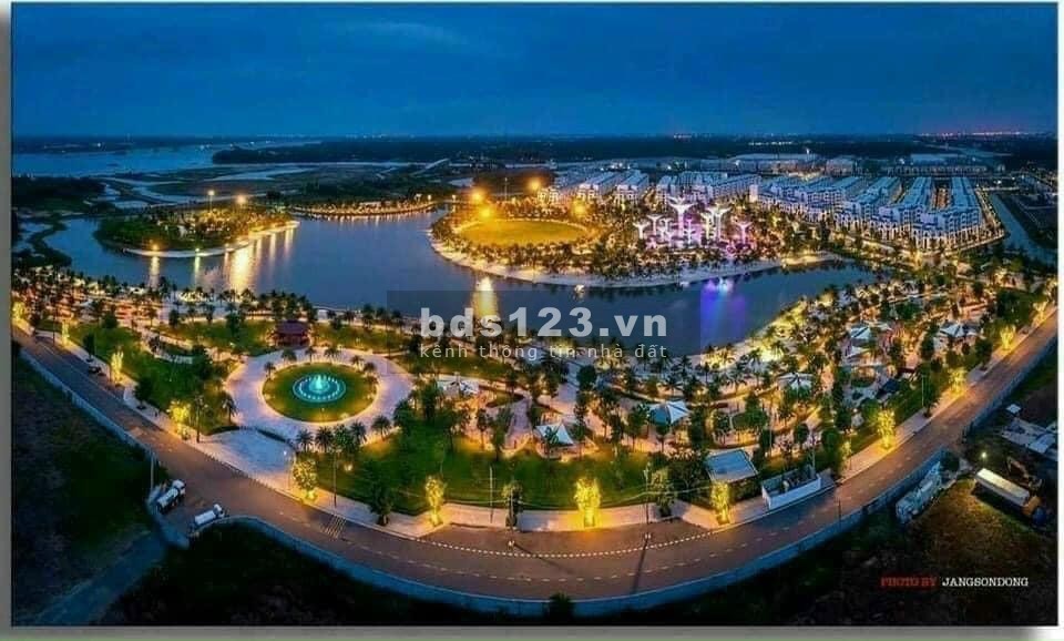 Kẹt tiền cần bán gấp căn hộ Vinhome Quận 9 - Tặng nội thất như hình hỗ trợ vay ngân hàng