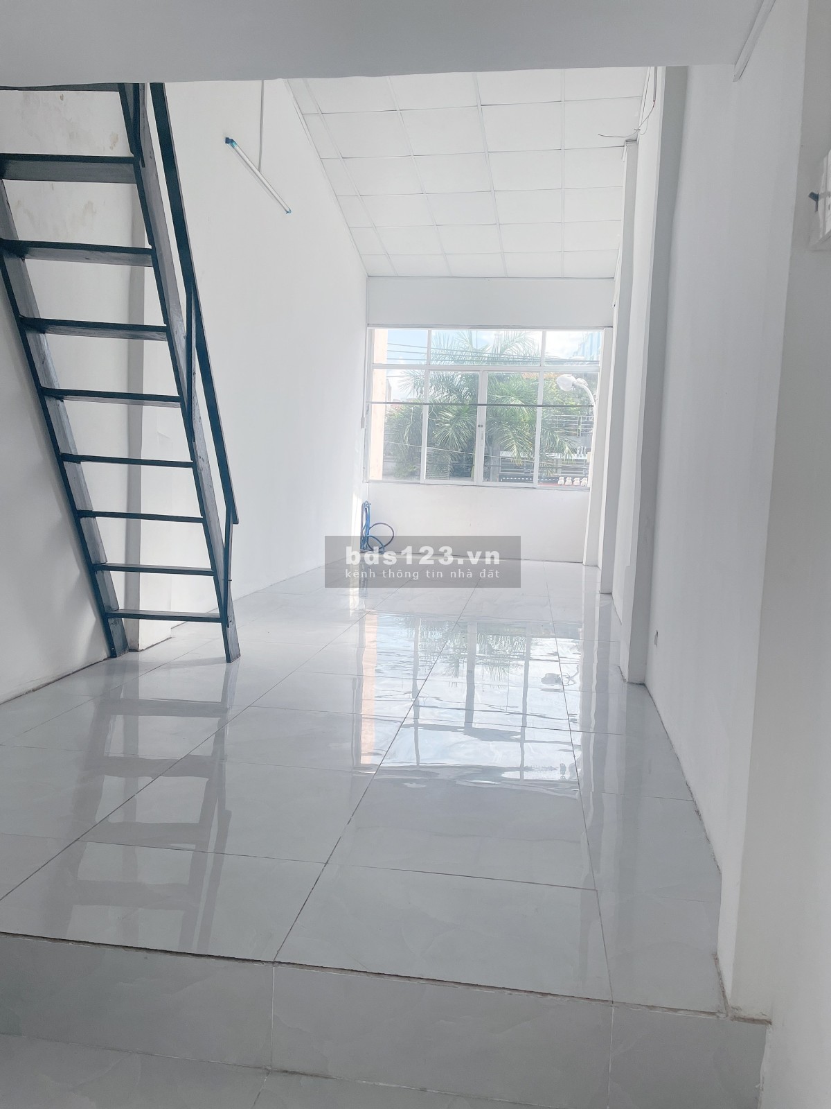 Nhà mặt tiền Cách Mạng Tháng 8 ngay trung tâm Quận 2 cần cho thuê lầu 1 và lầu 2