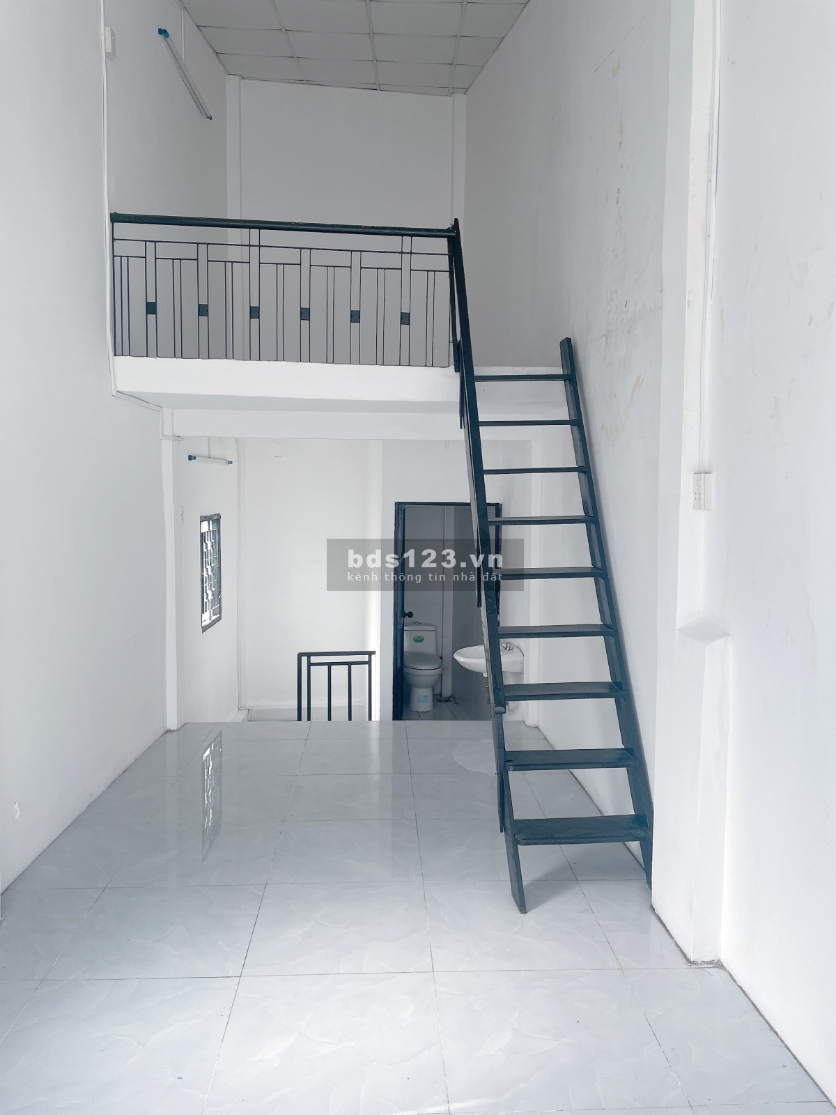 Nhà mặt tiền Cách Mạng Tháng 8 ngay trung tâm Quận 2 cần cho thuê lầu 1 và lầu 2
