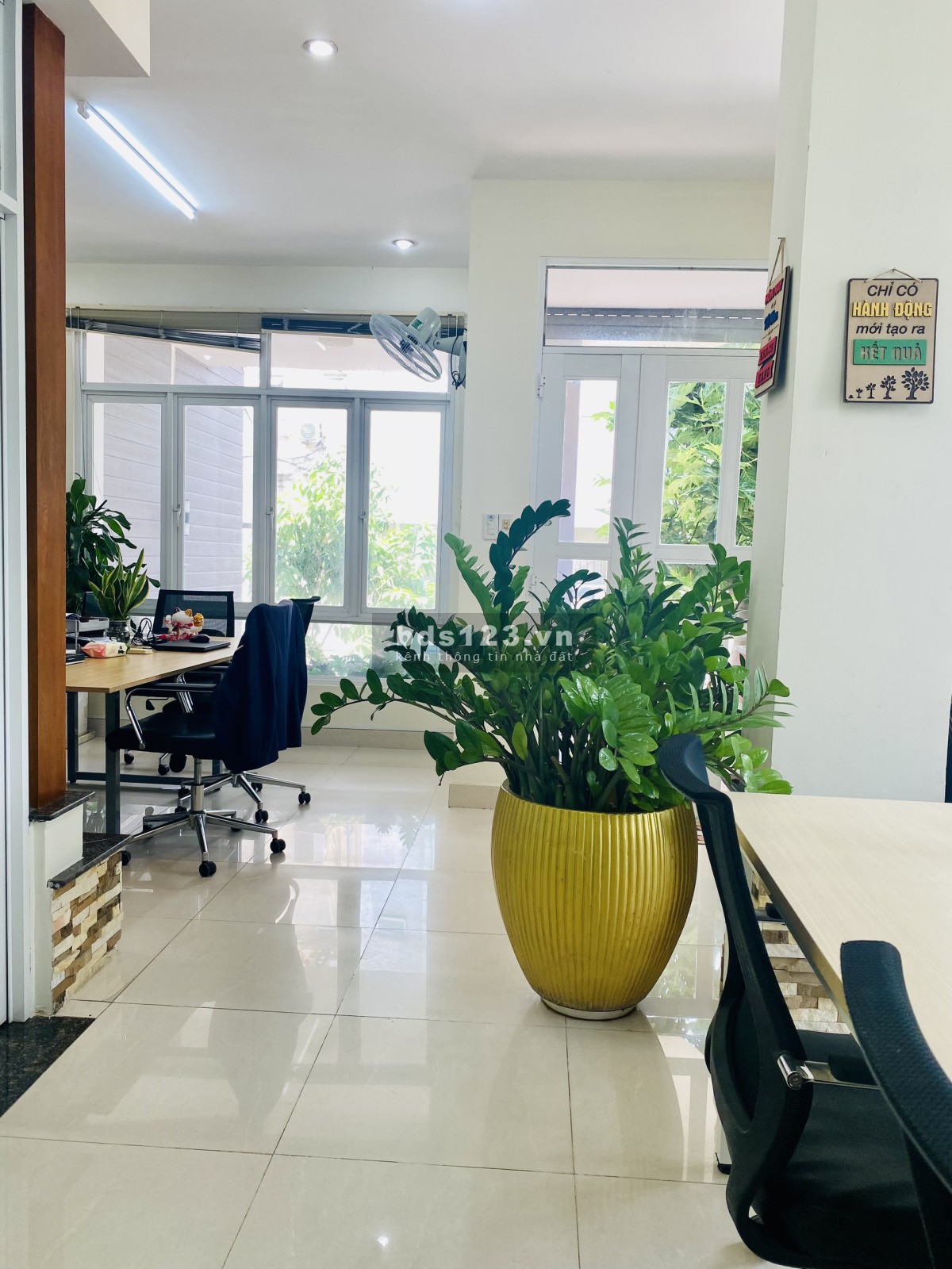 Cho thuê văn phòng đầy đủ nội thất giá rẻ, liên hệ 0988448037 đủ công năng