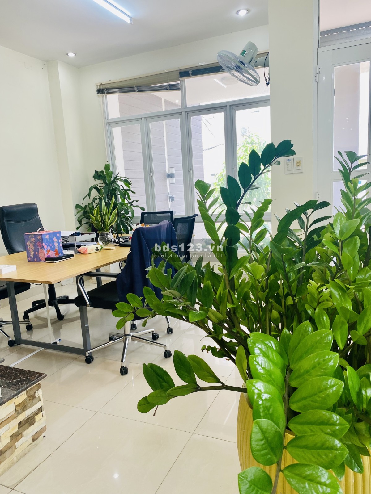Cho thuê văn phòng đầy đủ nội thất giá rẻ, liên hệ 0988448037 đủ công năng