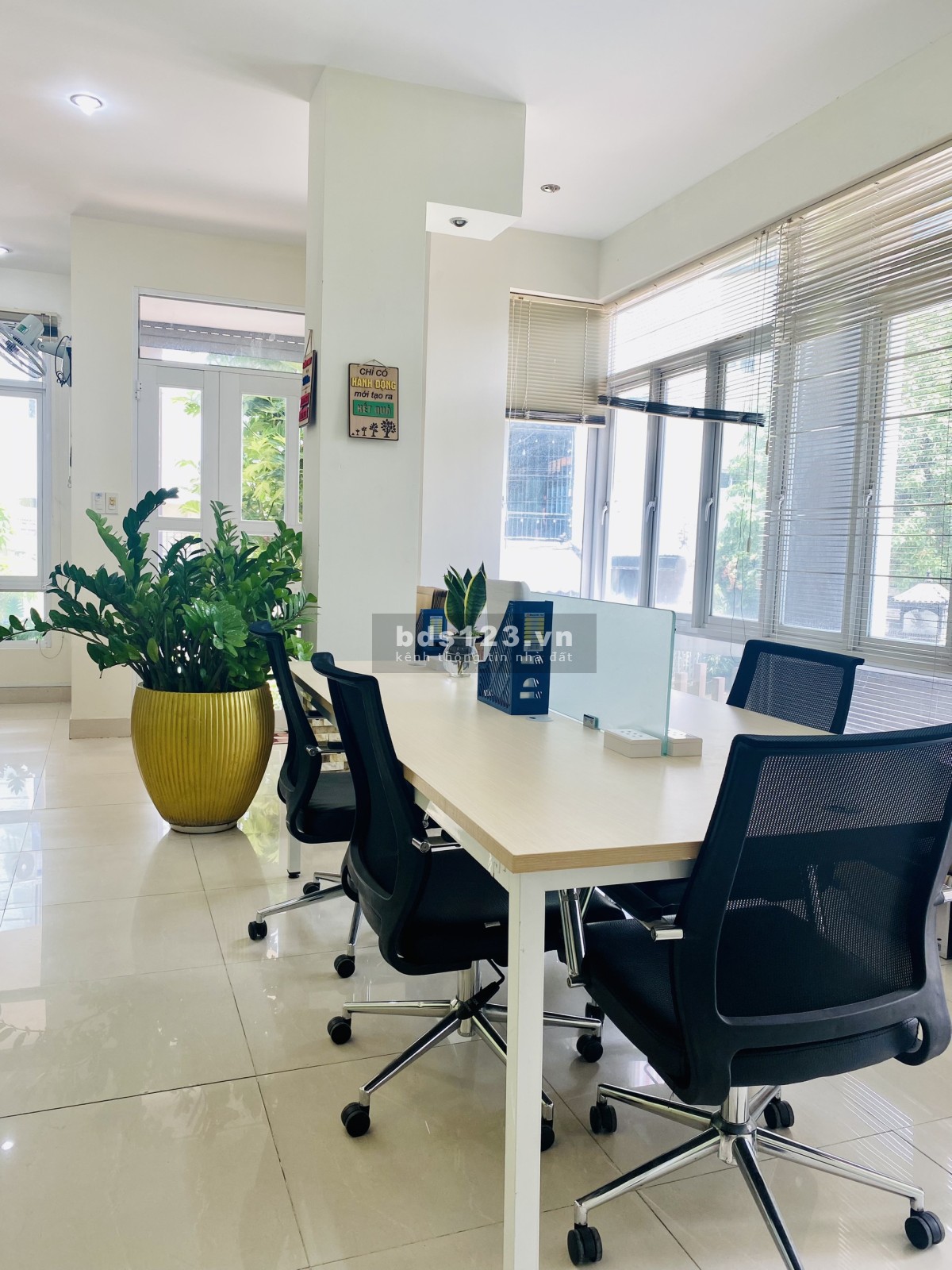 Cho thuê văn phòng đầy đủ nội thất giá rẻ, liên hệ 0988448037 đủ công năng