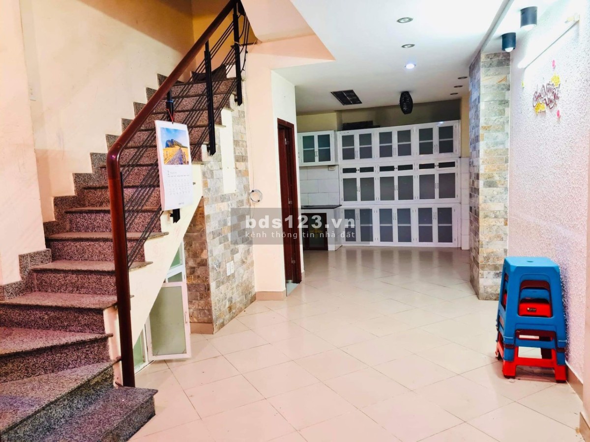 Bán nhà Quận 10, diện tích sử dụng 114m2, 4 tầng BTCT kiên cố, giá chỉ 7,5 tỷ