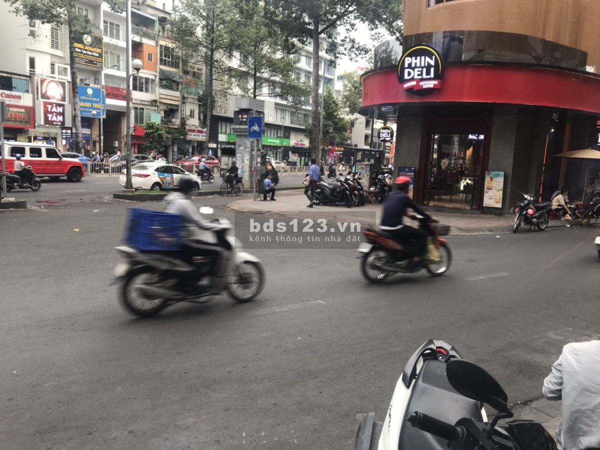 Chính chủ cho thuê nhà mặt tiền đường Bùi Viện, Quận 1, ngay ngã ba mũi tàu