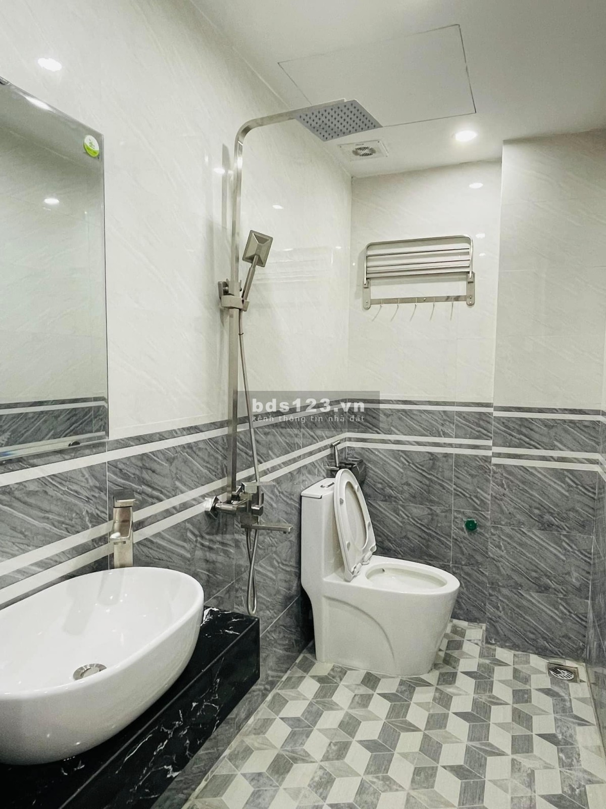 Bán biệt thự đường Láng siêu phẩm giá 6.3 tỷ 5 tầng mới đẹp nội thất xịn, ở ngay lh 0941309594