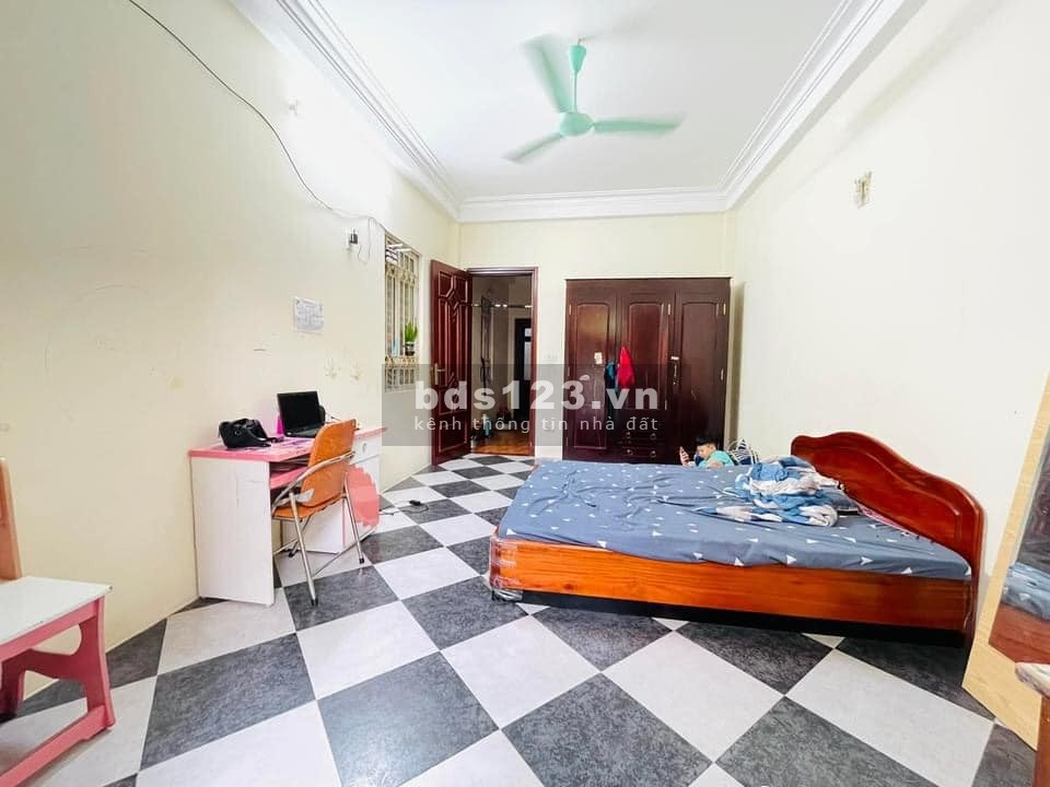 Siêu phẩm nhà đẹp Đống Đa diện tích sử dụng 72m2 nhỉnh 5 tỷ cách phố 3 bước chân