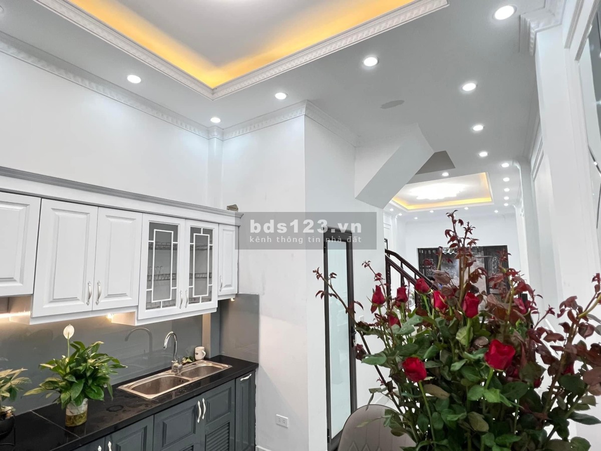 Bán nhà ngõ bagac tránh tận nhà Chính Kinh đúc tầng diện tích 41m2, giá bán 3.x tỷ