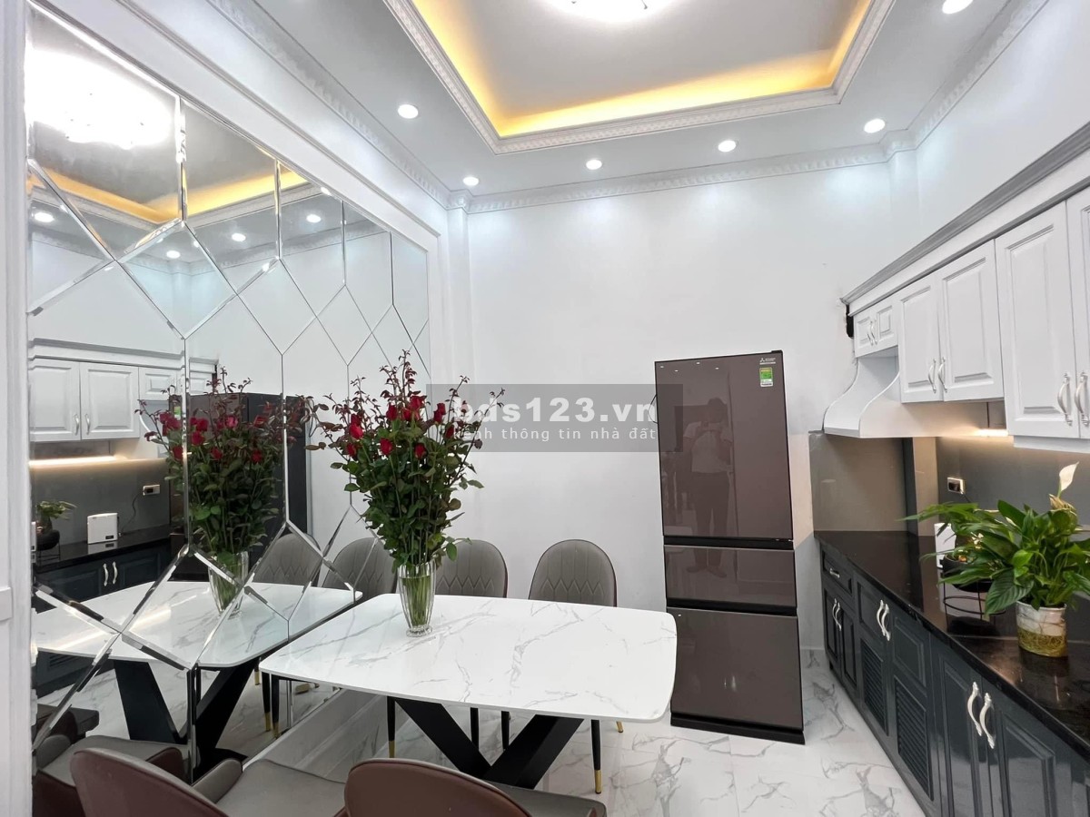Nhỏ mà có võ nhà 3 phòng ngủ ngõ 2.5m bán nhà Chính Kinh dtsd 28m2, 4 tầng giá 2.4 tỷ