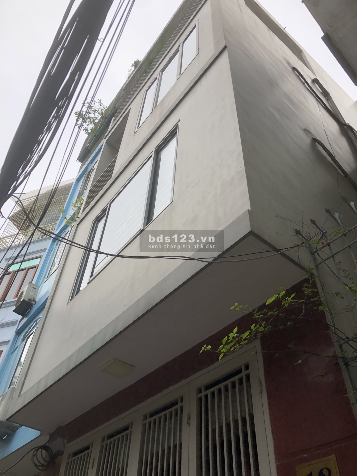 Nhỏ mà có võ nhà 3 phòng ngủ ngõ 2.5m bán nhà Chính Kinh dtsd 28m2, 4 tầng giá 2.4 tỷ