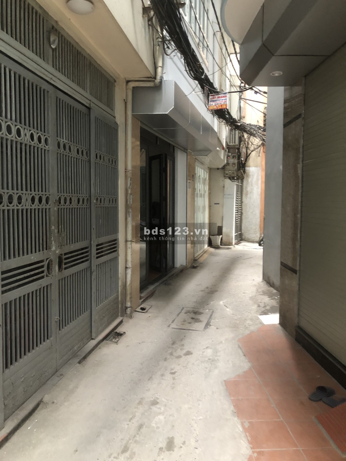 Nhỏ mà có võ nhà 3 phòng ngủ ngõ 2.5m bán nhà Chính Kinh dtsd 28m2, 4 tầng giá 2.4 tỷ