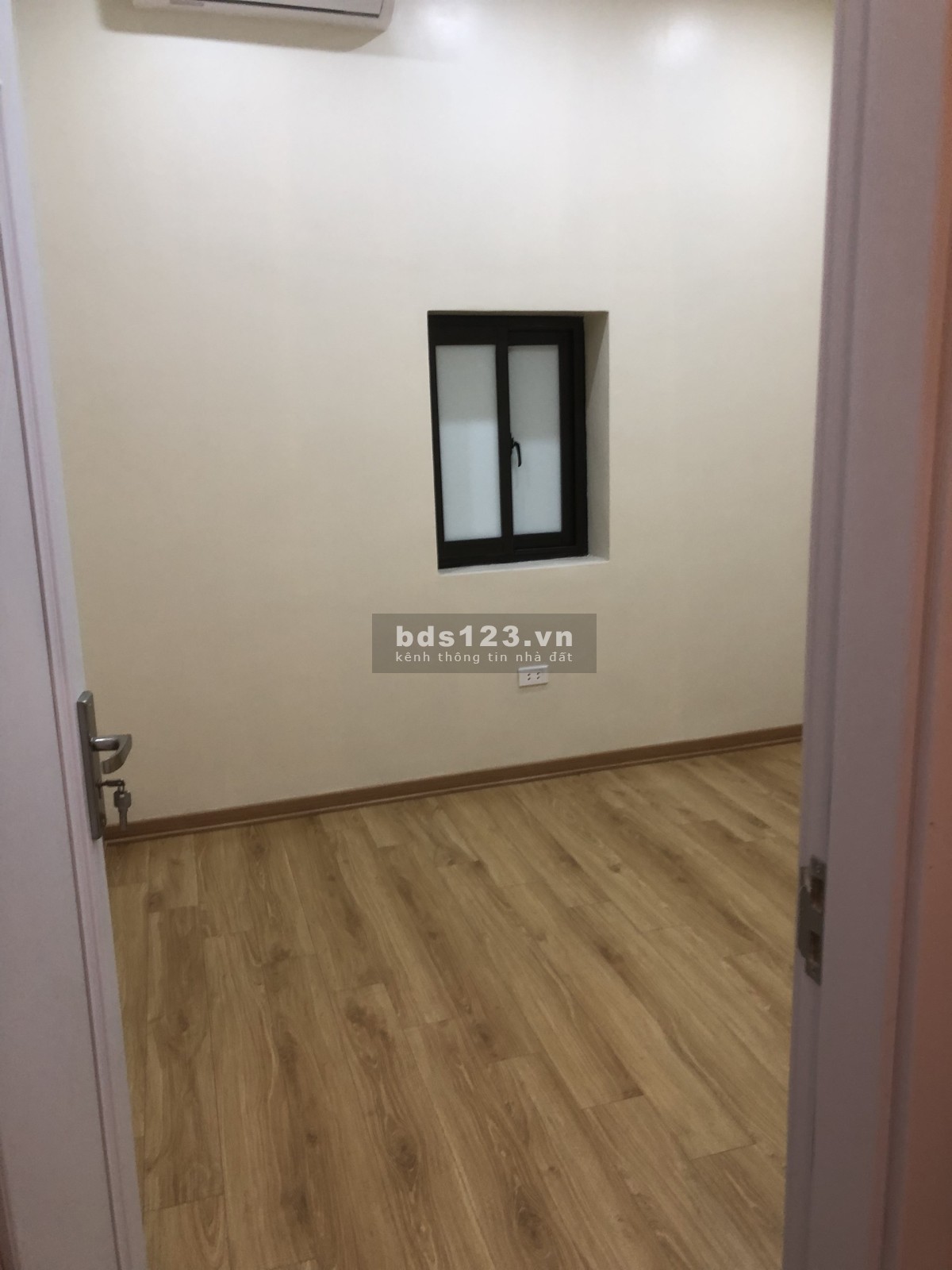Nhỏ mà có võ nhà 3 phòng ngủ ngõ 2.5m bán nhà Chính Kinh dtsd 28m2, 4 tầng giá 2.4 tỷ
