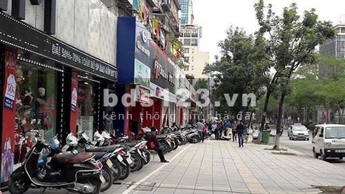 MP Láng Hạ, diện tích sử dụng 82m2, mặt tiền 4,5m, giá 45 tỷ, vỉa hè rộng nhất phố