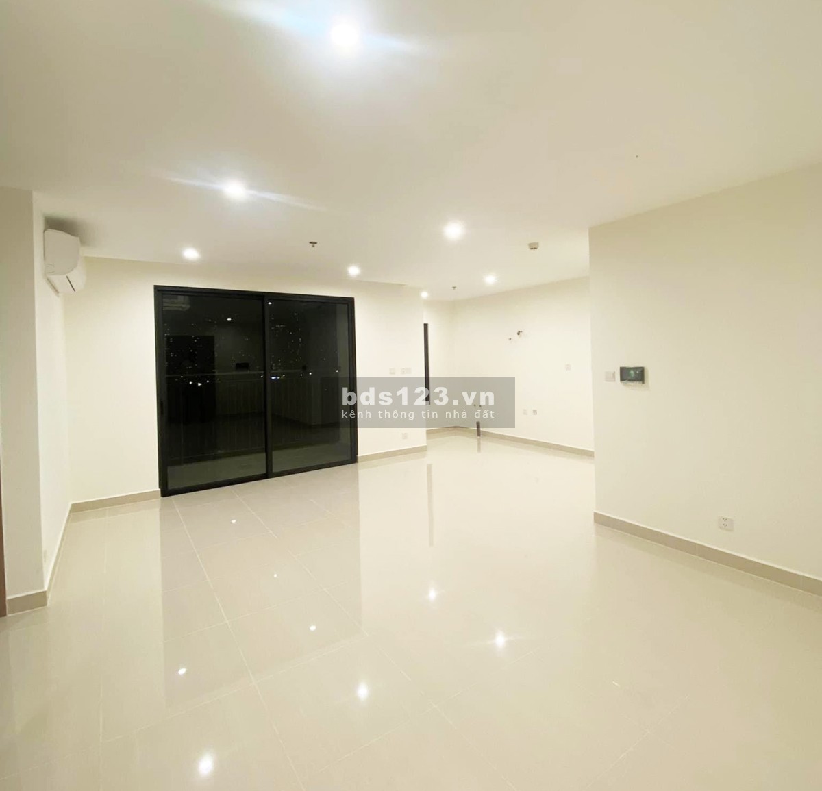 Cần bán căn 2PN tầng 08 view đẹp thoáng mát giá chỉ 2.4 tỷ/căn Có hỗ trợ vay Ngân hàng 80%