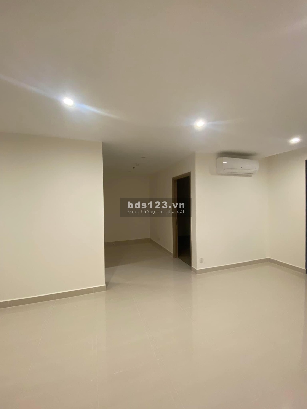 Cần bán căn 2PN tầng 08 view đẹp thoáng mát giá chỉ 2.4 tỷ/căn Có hỗ trợ vay Ngân hàng 80%