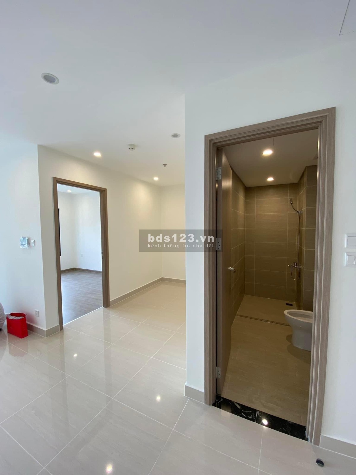 Căn hộ nhận nhà liền chỉ cần 800 triệu. Còn lại hỗ trợ vay Ngân hàng 70% trong vòng 20 năm.