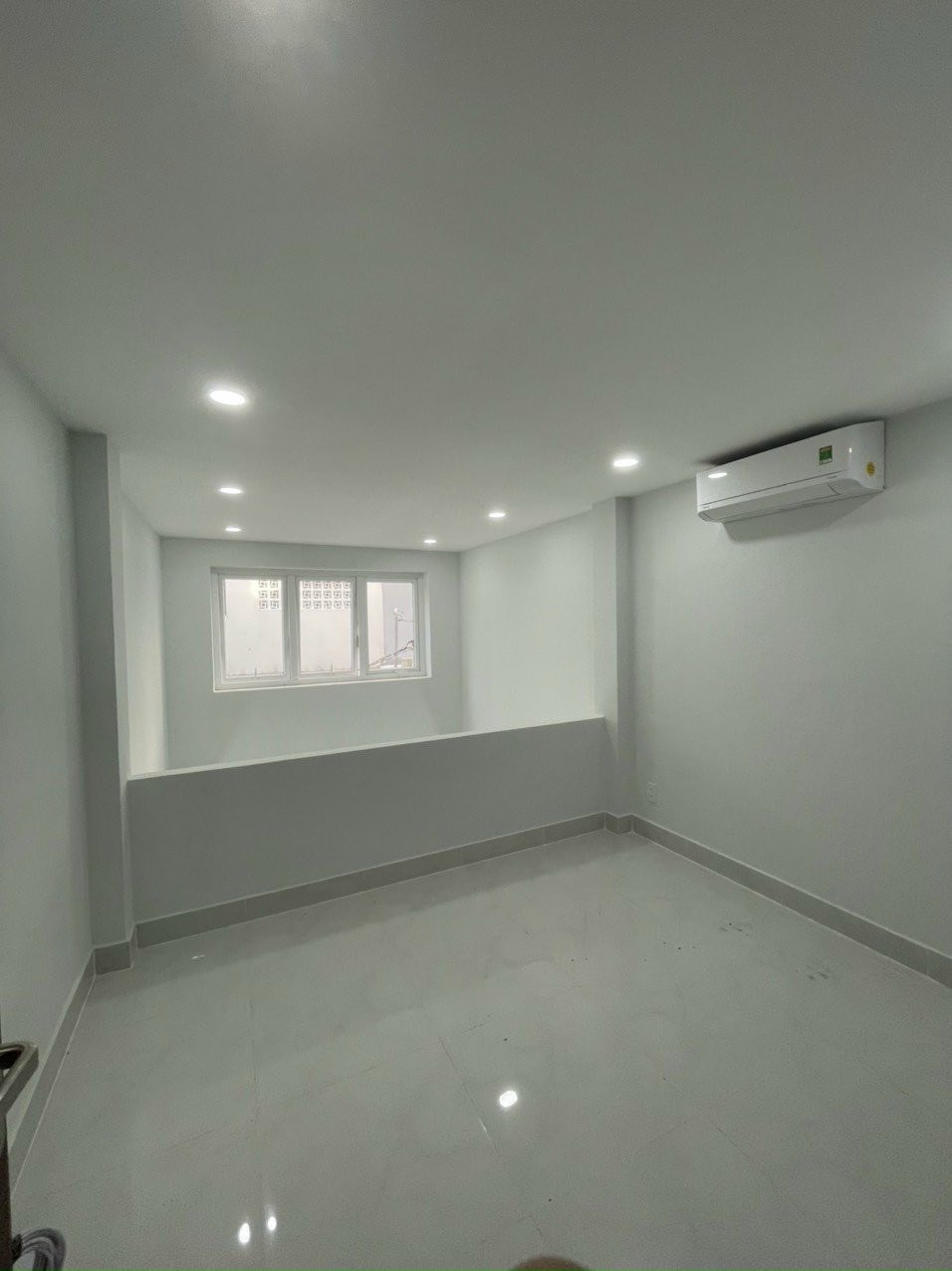 Nhà mới 100% Đinh Tiên Hoàng 5 tâng dtsd 29m2 (3.2mx9m) Bình Thạnh, giá nhỉnh 4 tỷ