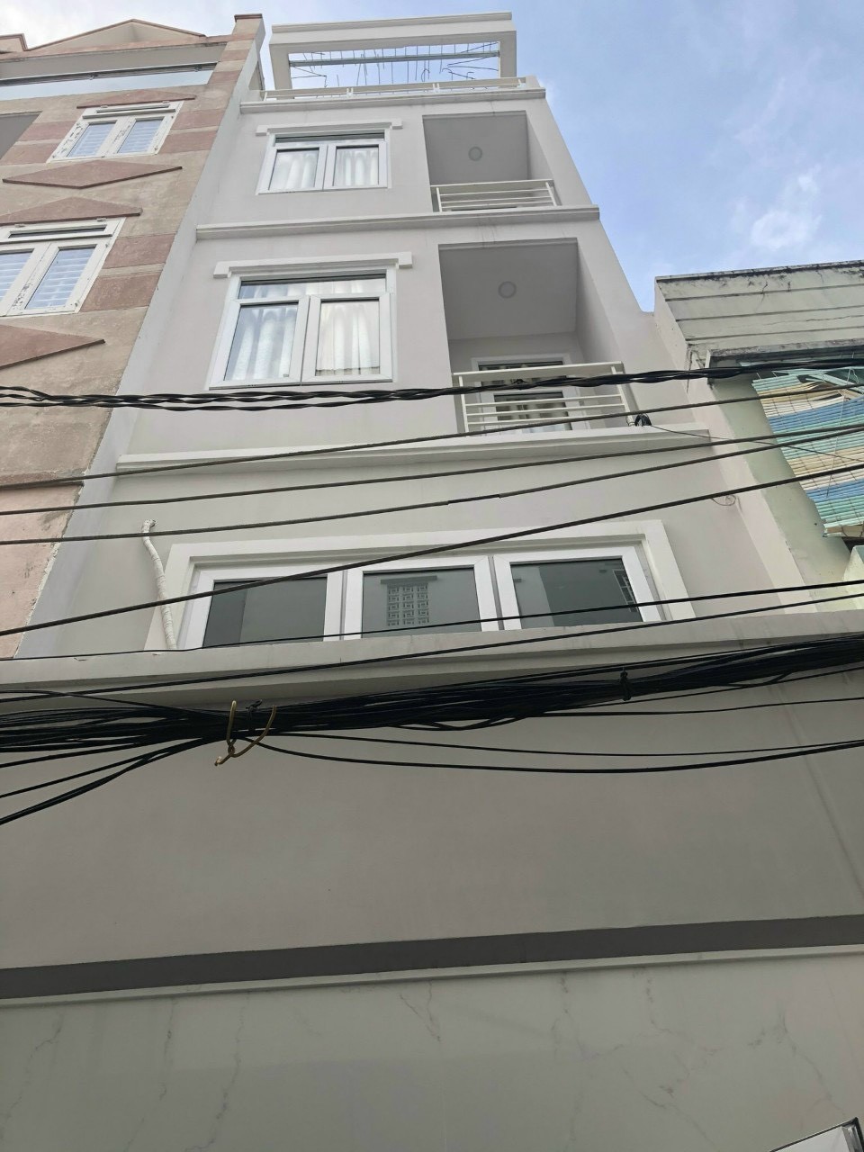 Nhà mới 100% Đinh Tiên Hoàng 5 tâng dtsd 29m2 (3.2mx9m) Bình Thạnh, giá nhỉnh 4 tỷ