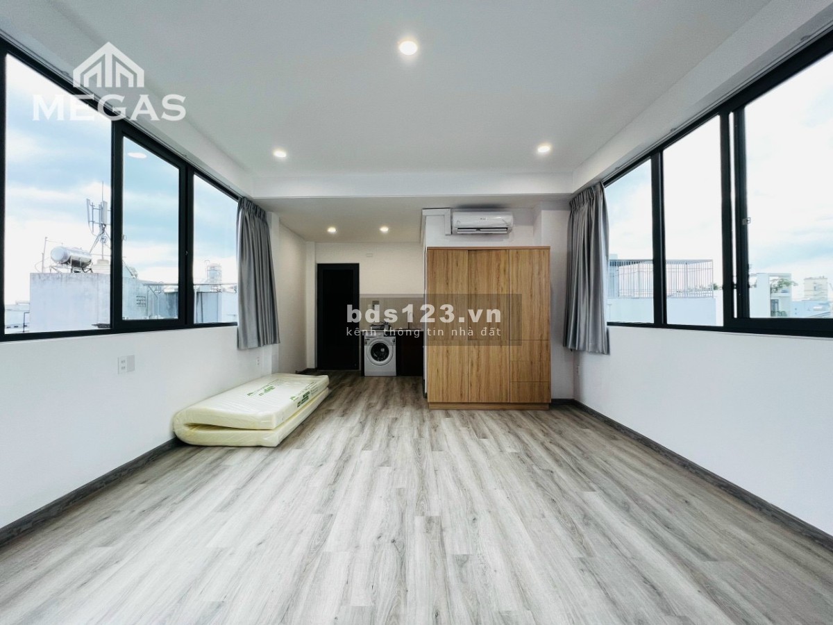Căn hộ dịch vụ giá tốt full nội thất bancol riêng thoáng mát ngay vòng xoay Phú Lâm