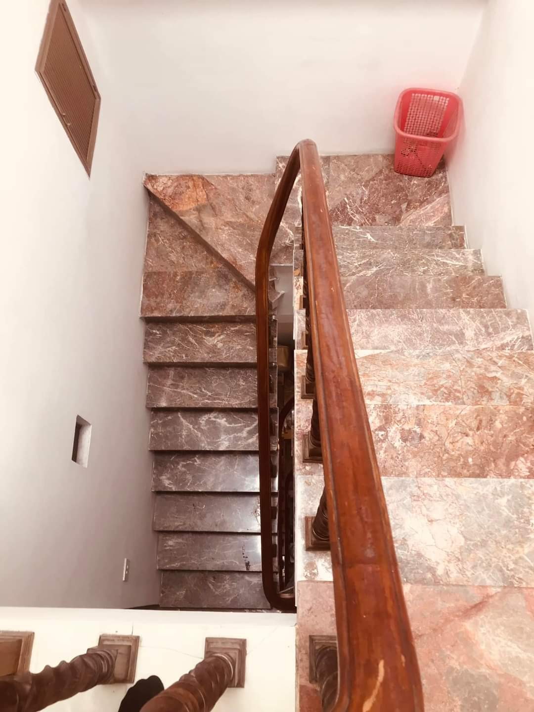 Bán gấp nhà Nguyễn Khang Cầu giấy 45m2 4 tầng giá nhỉnh 5 tỷ ngõ nông oto gần phố