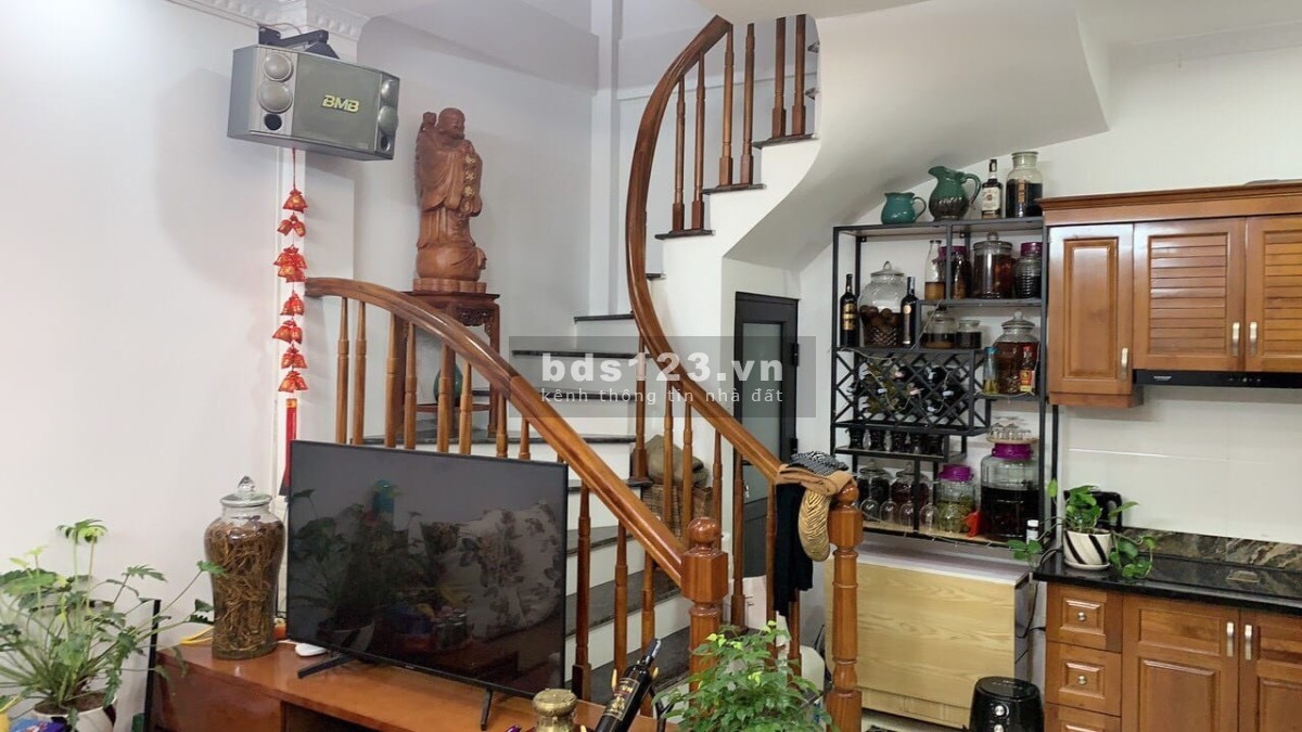 Bán nhà đẹp ở ngay khu dân xây đầy đủ nội thất Nguyễn Văn Cừ Long Biên, Hà Nội