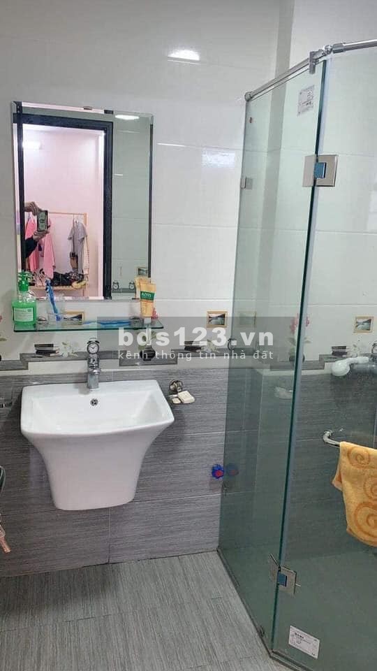 Bán nhà đẹp ở ngay khu dân xây đầy đủ nội thất Nguyễn Văn Cừ Long Biên, Hà Nội