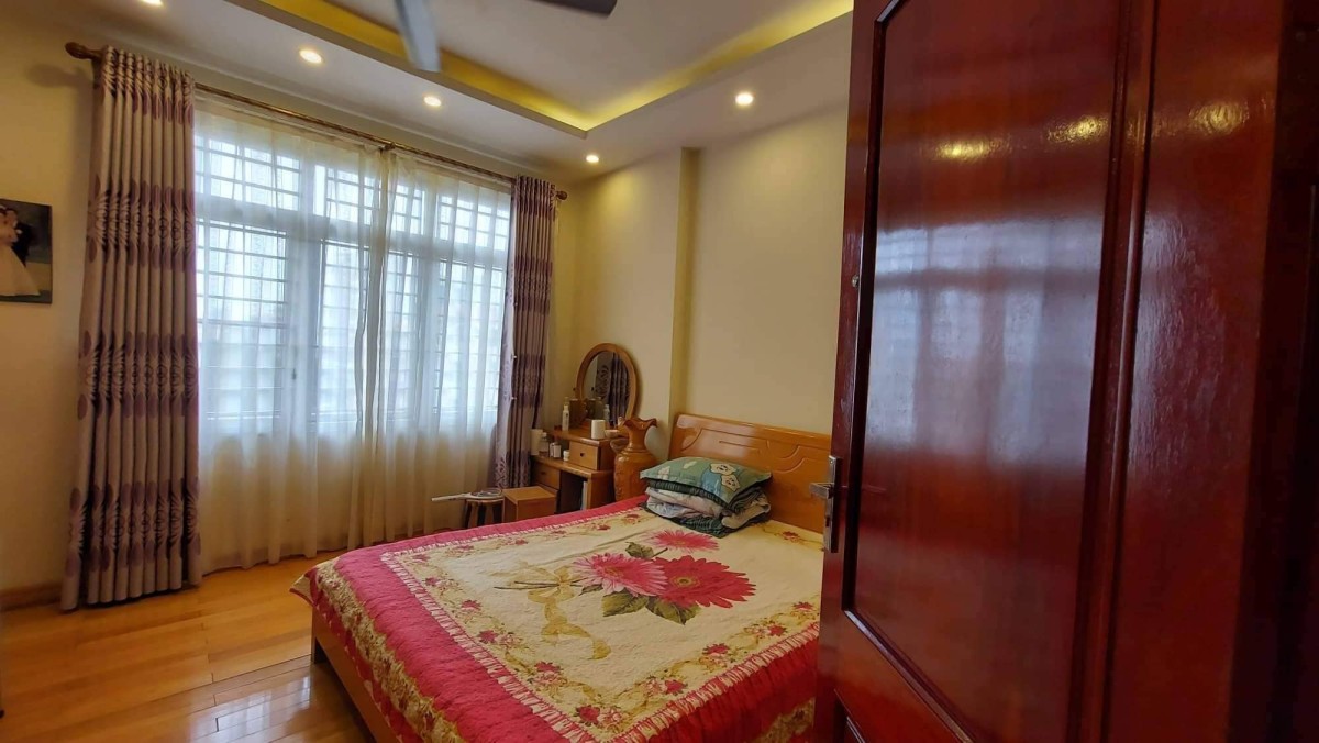 Nhà đẹp Hoàng Mai, DTSD 42m², mặt tiền 4,2m, cách ô tô tránh 15m, giá bán 3,9 tỷ đồng