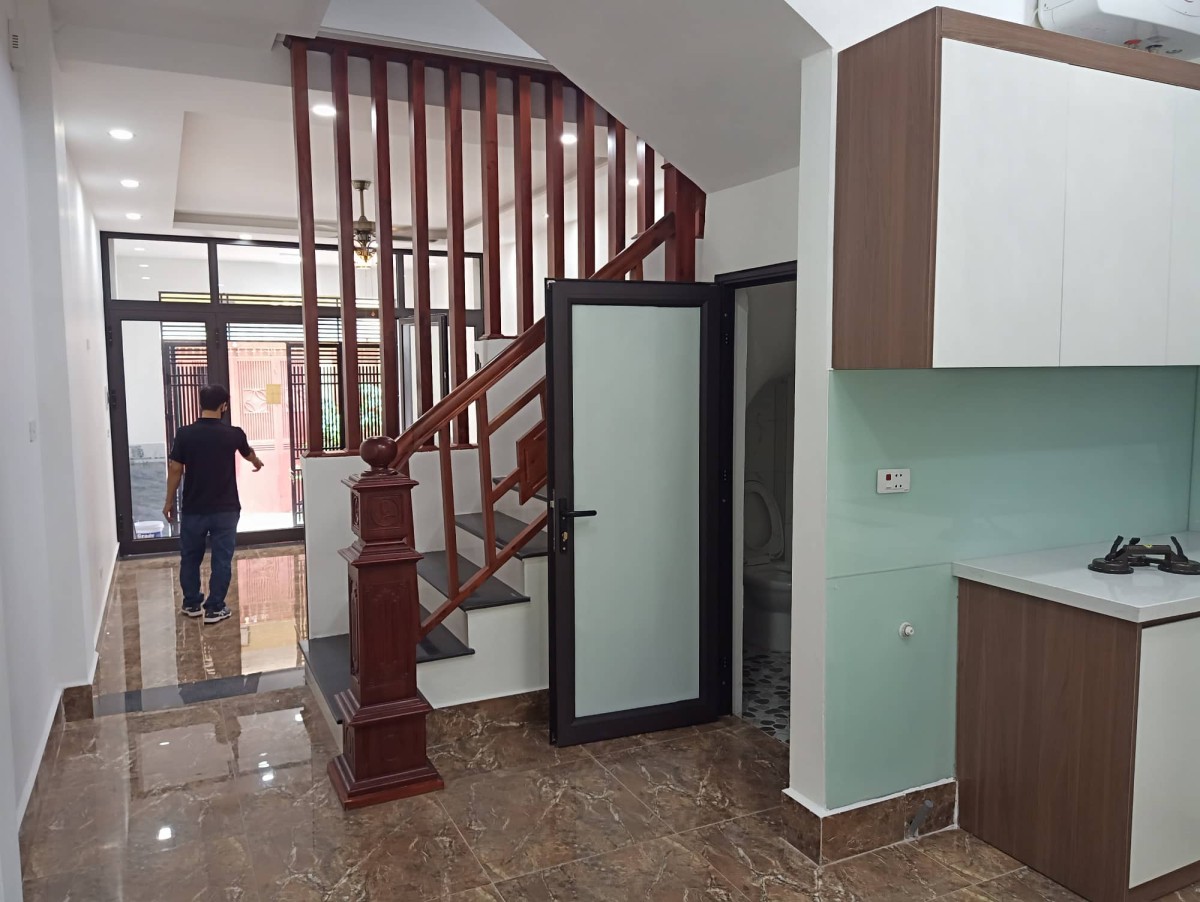 Bán nhà chợ Ngọc Thuỵ lô góc mới đẹp long lanh đường ô tô tránh, giá bán 5.6 tỷ