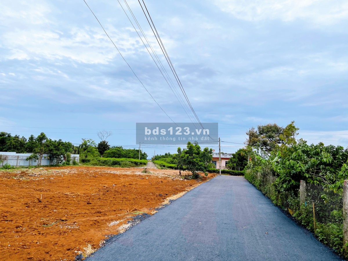 Bán đất có sổ hồng dtsd 140m2, trung tâm thị trấn Lộc An giá 700 triệu, chính chủ