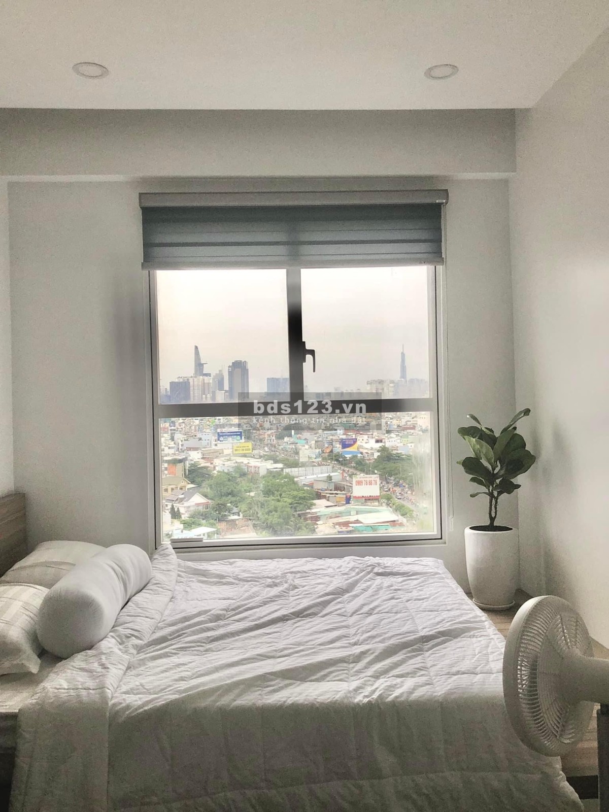 Kẹt tiền bán gấp căn Sunrise City View, 2pn, full nt, view Quận 1 giá bán 4.2 tỷ